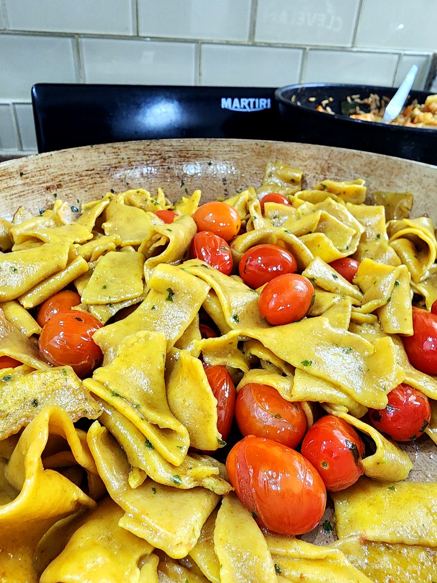 Pasta casera con tomates