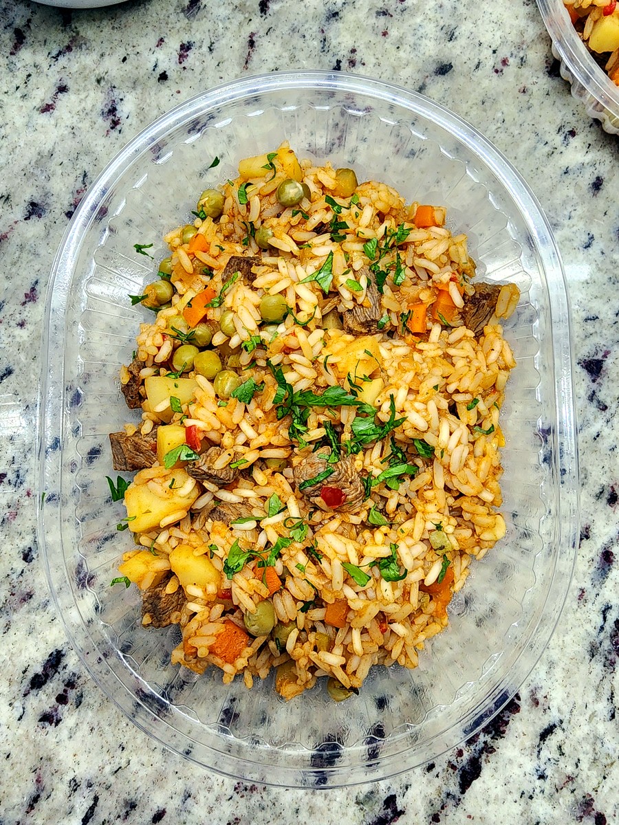 Arroz con carne y verduras