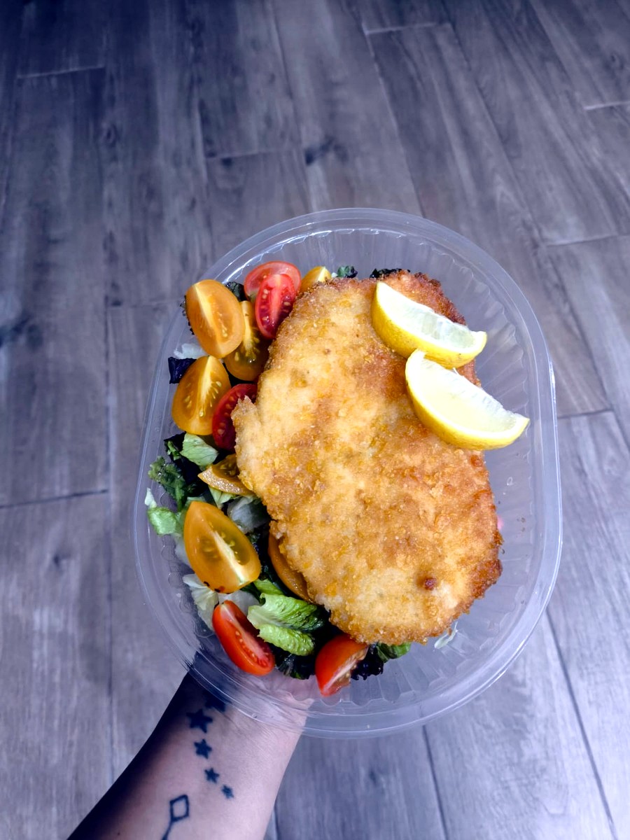 Milanesa con ensalada
