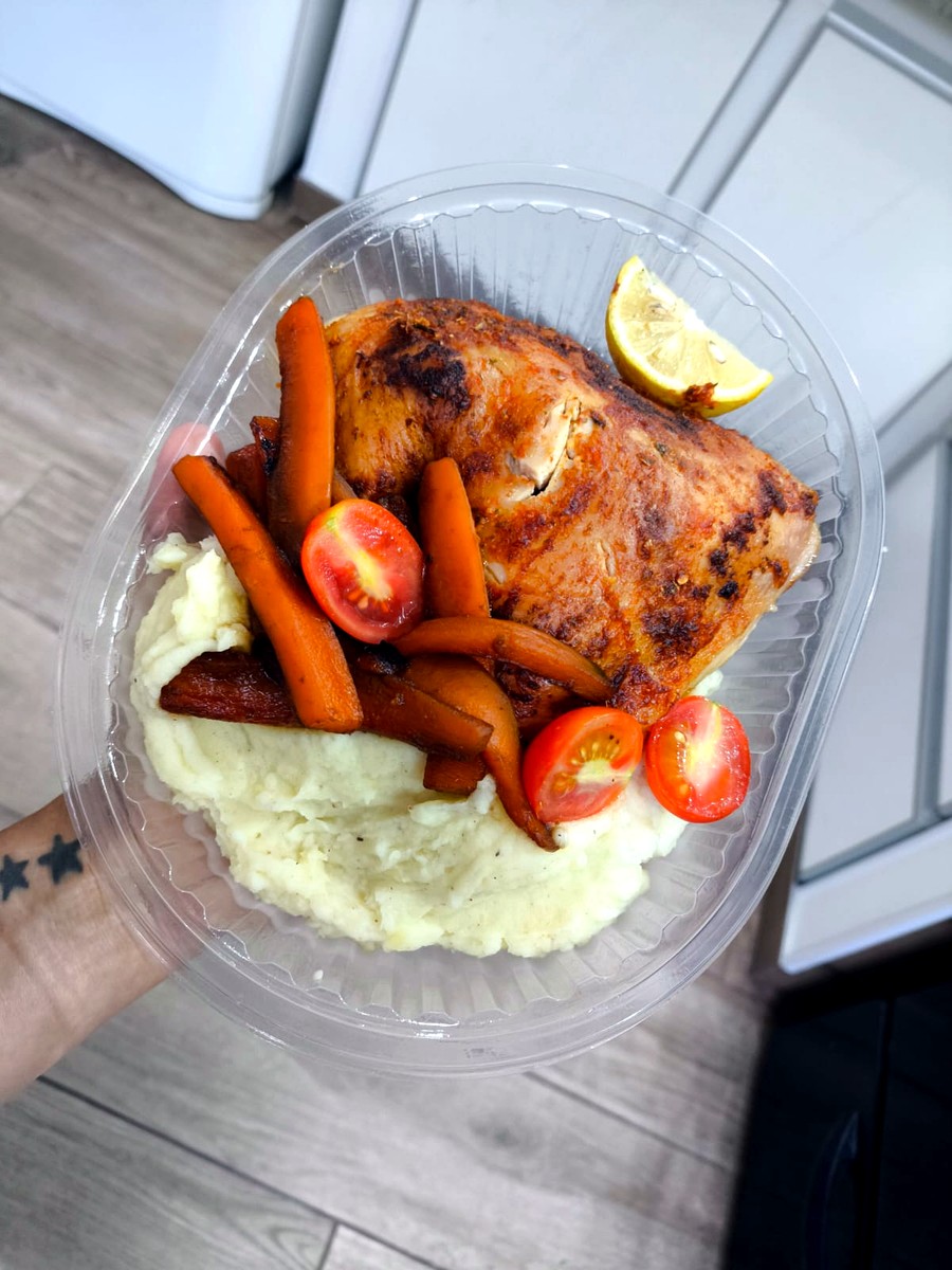 Pollo con puré y vegetales