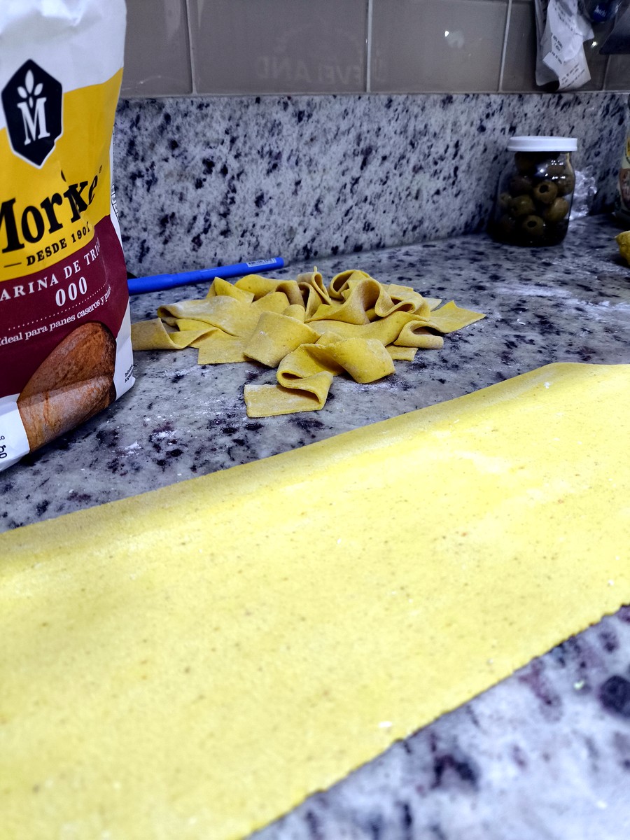 Pasta casera en preparación
